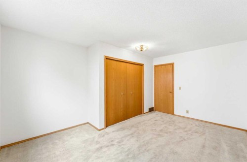5 Sandpiper Gate Nw, Calgary, AB - Indoor Photo Showing Other Room