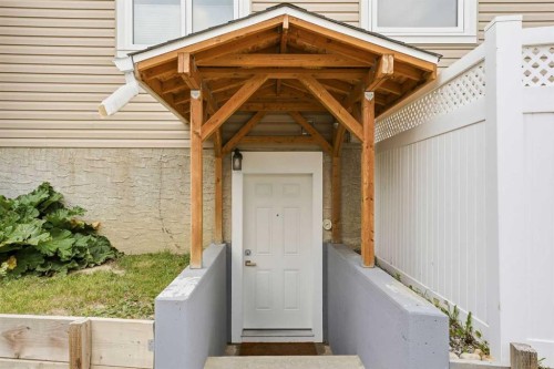 5 Sandpiper Gate Nw, Calgary, AB - Outdoor With Exterior