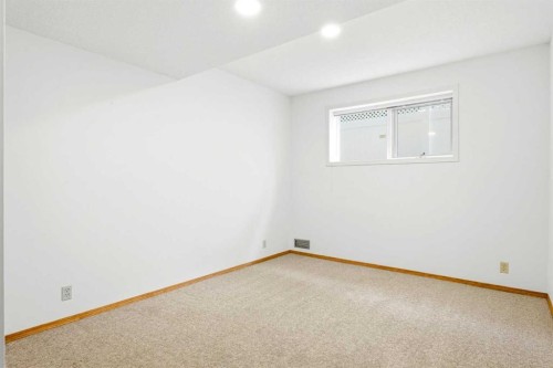 5 Sandpiper Gate Nw, Calgary, AB - Indoor Photo Showing Other Room