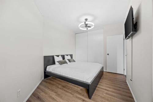 2213-73 Erin Woods Court, Calgary, AB - Indoor Photo Showing Bedroom