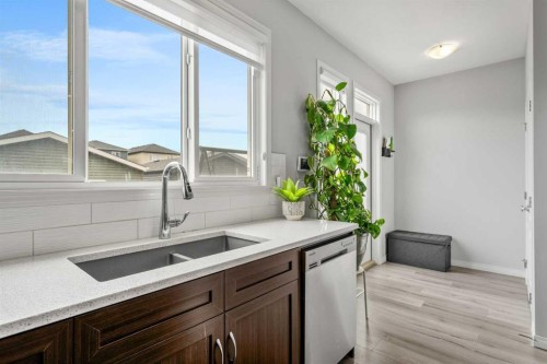 147 Evanscrest Park Nw, Calgary, AB - Indoor Photo Showing Kitchen With Double Sink With Upgraded Kitchen
