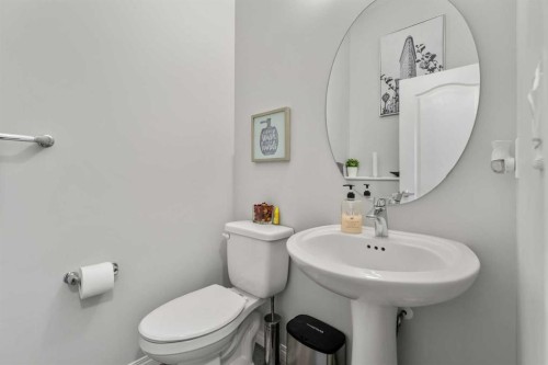147 Evanscrest Park Nw, Calgary, AB - Indoor Photo Showing Bathroom