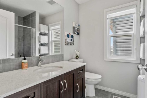 147 Evanscrest Park Nw, Calgary, AB - Indoor Photo Showing Bathroom