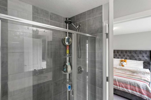 147 Evanscrest Park Nw, Calgary, AB - Indoor Photo Showing Bathroom