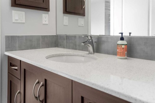 147 Evanscrest Park Nw, Calgary, AB - Indoor Photo Showing Bathroom