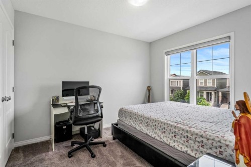 147 Evanscrest Park Nw, Calgary, AB - Indoor Photo Showing Bedroom