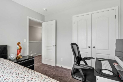 147 Evanscrest Park Nw, Calgary, AB - Indoor Photo Showing Bedroom