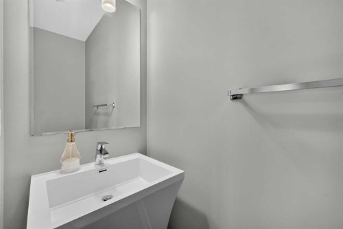 905 Evanston Manor Nw, Calgary, AB - Indoor Photo Showing Bathroom