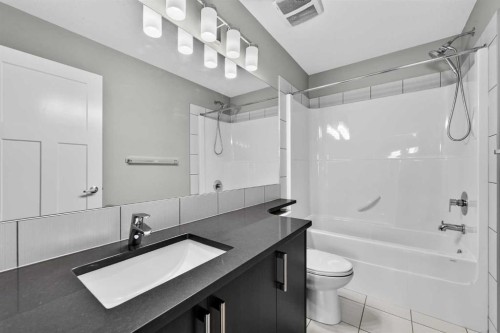 905 Evanston Manor Nw, Calgary, AB - Indoor Photo Showing Bathroom