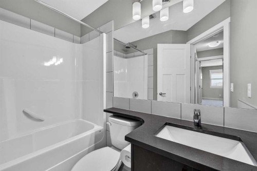 905 Evanston Manor Nw, Calgary, AB - Indoor Photo Showing Bathroom