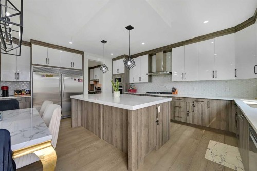70 South Shore Bay, Chestermere, AB - Indoor Photo Showing Kitchen With Upgraded Kitchen