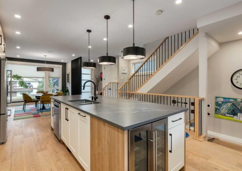 523 22 Avenue Nw, Calgary, AB - Indoor Photo Showing Kitchen With Double Sink With Upgraded Kitchen