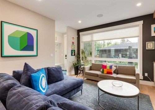 523 22 Avenue Nw, Calgary, AB - Indoor Photo Showing Living Room