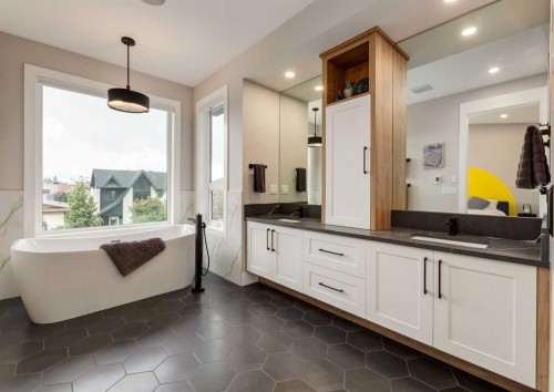 523 22 Avenue Nw, Calgary, AB - Indoor Photo Showing Bathroom