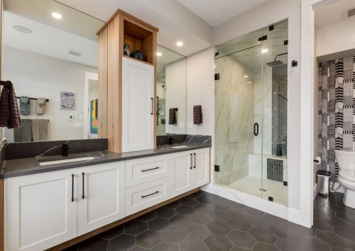 523 22 Avenue Nw, Calgary, AB - Indoor Photo Showing Bathroom