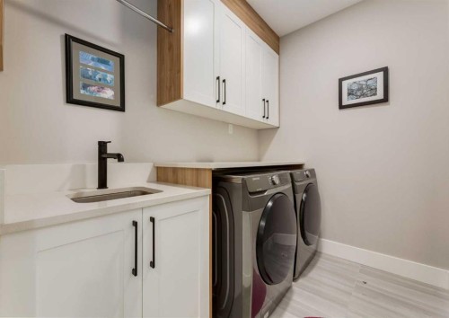 523 22 Avenue Nw, Calgary, AB - Indoor Photo Showing Laundry Room