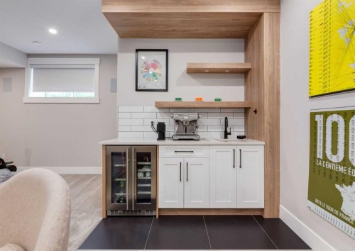 523 22 Avenue Nw, Calgary, AB - Indoor Photo Showing Other Room