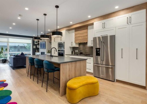 523 22 Avenue Nw, Calgary, AB - Indoor Photo Showing Kitchen With Upgraded Kitchen