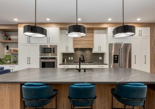 523 22 Avenue Nw, Calgary, AB - Indoor Photo Showing Kitchen With Upgraded Kitchen