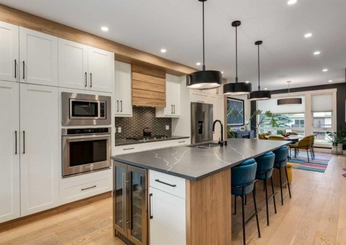 523 22 Avenue Nw, Calgary, AB - Indoor Photo Showing Kitchen With Double Sink With Upgraded Kitchen