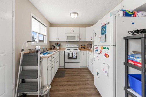 67 Falchurch Crescent Ne, Calgary, AB - Indoor Photo Showing Kitchen