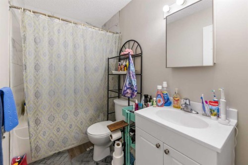 67 Falchurch Crescent Ne, Calgary, AB - Indoor Photo Showing Bathroom