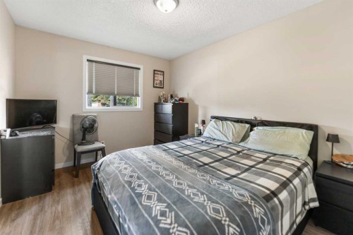 67 Falchurch Crescent Ne, Calgary, AB - Indoor Photo Showing Bedroom