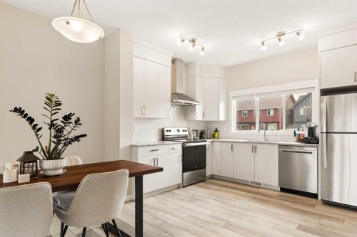 848 Chinook Gate Parade Sw, Airdrie, AB - Indoor Photo Showing Kitchen