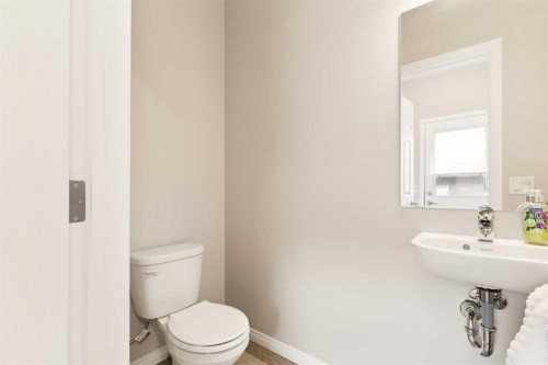 848 Chinook Gate Parade Sw, Airdrie, AB - Indoor Photo Showing Bathroom