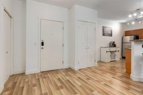 113-838 19 Avenue Sw, Calgary, AB - Indoor