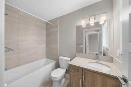 408 Sora Boulevard Se, Calgary, AB - Indoor Photo Showing Bathroom