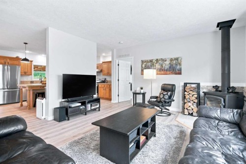 370040 Range Road 4-0, Rural Clearwater County, AB - Indoor Photo Showing Living Room
