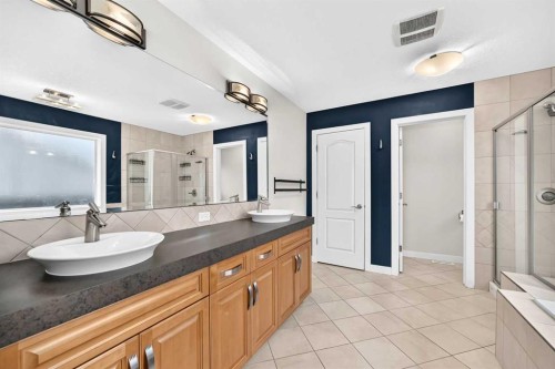145 Cranridge Terrace Se, Calgary, AB - Indoor Photo Showing Bathroom