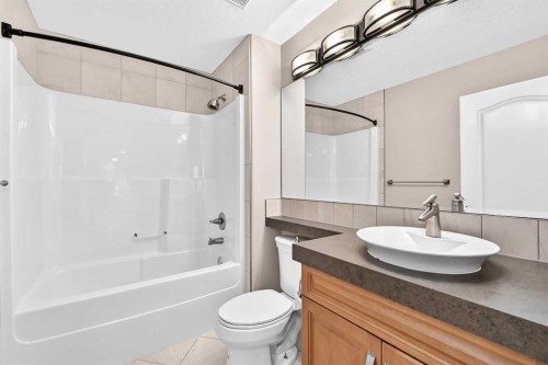 145 Cranridge Terrace Se, Calgary, AB - Indoor Photo Showing Bathroom