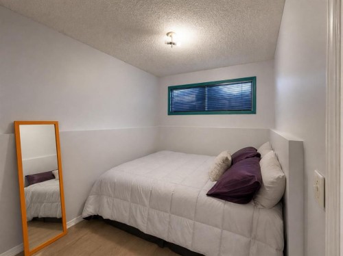 31 Penrith Place Se, Calgary, AB - Indoor Photo Showing Bedroom