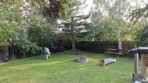 31 Penrith Place Se, Calgary, AB - Outdoor With Backyard