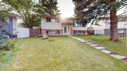 31 Penrith Place Se, Calgary, AB - Outdoor
