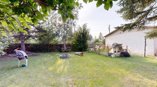31 Penrith Place Se, Calgary, AB - Outdoor