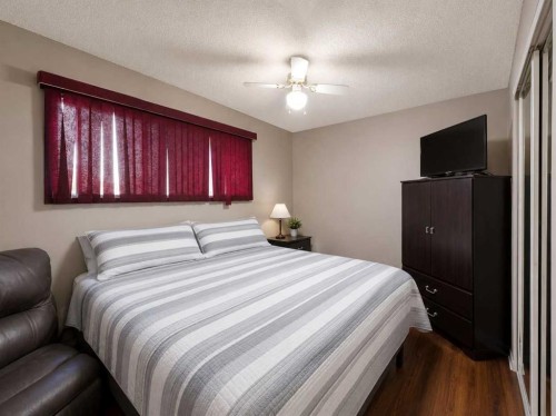 31 Penrith Place Se, Calgary, AB - Indoor Photo Showing Bedroom