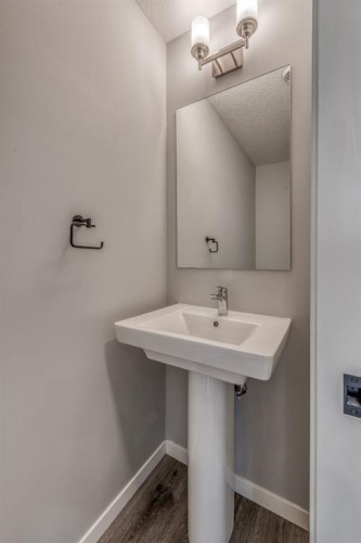 967 Mahogany Boulevard Se, Calgary, AB - Indoor Photo Showing Bathroom