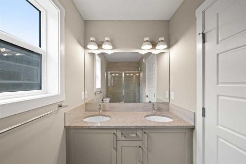 660 Sora Boulevard Se, Calgary, AB - Indoor Photo Showing Bathroom