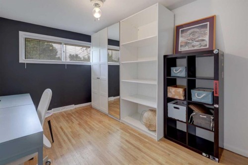 624 38 Street Sw, Calgary, AB - Indoor Photo Showing Other Room