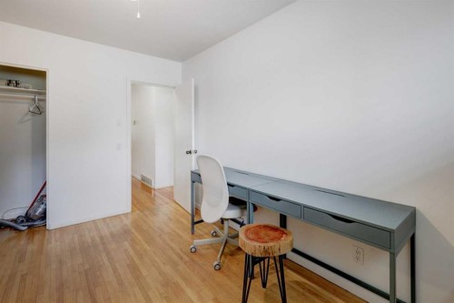624 38 Street Sw, Calgary, AB - Indoor Photo Showing Office
