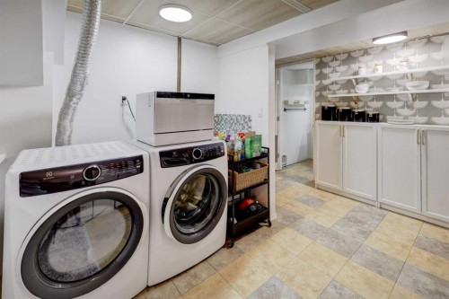 624 38 Street Sw, Calgary, AB - Indoor Photo Showing Laundry Room