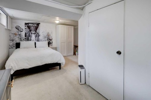 624 38 Street Sw, Calgary, AB - Indoor Photo Showing Bedroom
