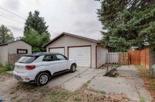 624 38 Street Sw, Calgary, AB - Outdoor