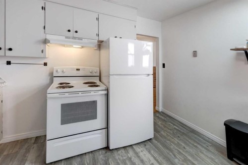 624 38 Street Sw, Calgary, AB - Indoor Photo Showing Kitchen