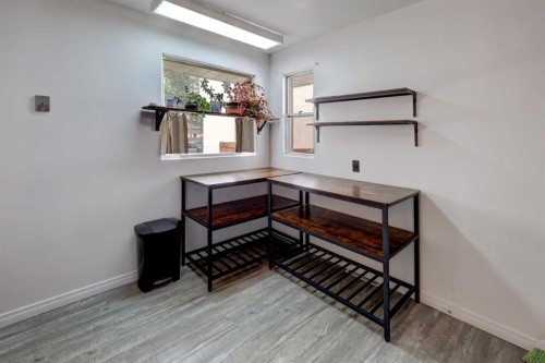 624 38 Street Sw, Calgary, AB - Indoor Photo Showing Other Room