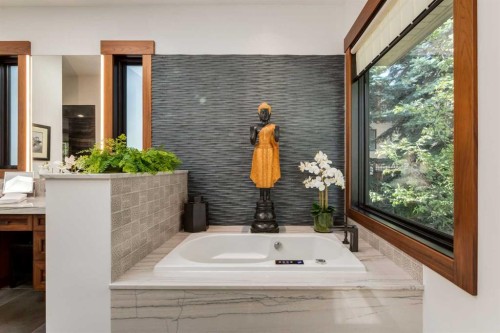 5812 Baroc Road Nw, Calgary, AB - Indoor Photo Showing Bathroom