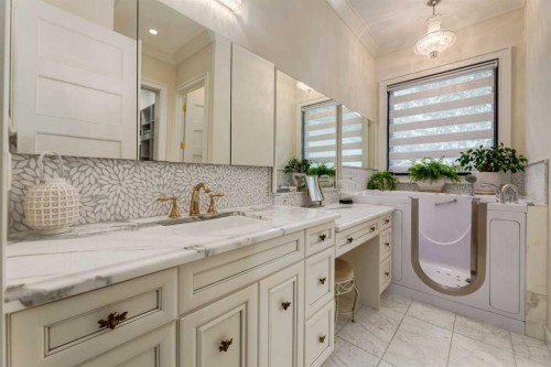 5812 Baroc Road Nw, Calgary, AB - Indoor Photo Showing Bathroom